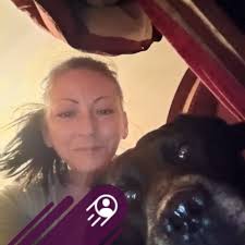 Pozdrav, U nedelju sam pronasao malo štene pa sam ga sklonio sa ulice, ali  nažalost nemam uslova da ga zadržim. Da li biste mogli da objavite kako bi  mu mogli obezbijediti dom?