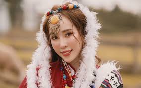 Quỳnh Nga mặc đồ Mông Cổ