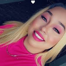 Lori Teran's Instagram, Twitter & Facebook