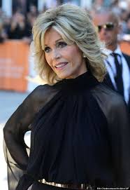 Mit 77 jahren ziert jane fonda das aktuelle cover der modebibel „w. Jane Fonda Hair Styles Over The Years Jane Fonda Tiff 2014 Actress Looks Half Her Age In Classy Pantsuit Loo Coole Frisuren Frisuren Frisuren Schulterlang