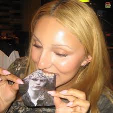 Hello, my name is Emerson. I'm from Wilsonville, Oregon. I am 100%  committed to UD! I will be majoring in Business Marketing, and minoring in  English. I enjoy sports (football, tennis, basketball,