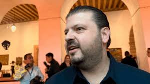 Toño Madriz Celebra Expedición De Cédula Profesional En Michoacán