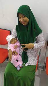 Banyak klinik bersalin kini menawarkan prosedur sunat bayi perempuan sebagai bagian dari paket pelayanan kelahiran, dilakukan segera setelah namun, lembaga medis terus melaksanakan prosedur sunat perempuan tersebut. Sunat Bayi Perempuan Di Klinik Kerajaan Apakah Bayi Perempuan Perlu Disunat