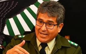 LO DETIENEN UYENDO DEL PAÍS Maximiliano Dávila Pérez ex director de la  Fuerza de Lucha contra el Narcotráfico, detenido anoche en la localidad  fronteriza de Villazón, Potosí, por donde se presume pretendía