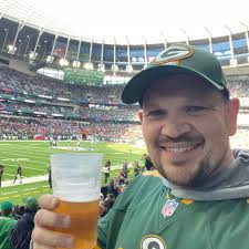 Go behind-the-scenes and discover how this festive film moment came to  life. 🎄❄️ Meet Mo, one of our Interactors, as he gives you an exclusive  look at this demonstration featuring Hagrid's original