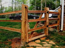 Emphasis on fence design is minimal compared to others on this list, so remember that when making your buying decision. Split Rail Fence Installer Cedar Split Rail Fence Split Rail Fence Building A Trellis