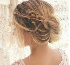 Kisa Sac Topuz Modeli Yapimi Saclariniz Kisa Mi Kisa Sac Topuz Model Kisa Mi Model Modeli Sac Saclarini Thin Hair Updo Hair Styles Messy Hairstyles