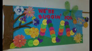 La marca de decoración infantil de el corte inglés apuesta por el amarillo en detalles, como se muestra en esta imagen. Decoraciones De Primavera Para El Aula Youtube