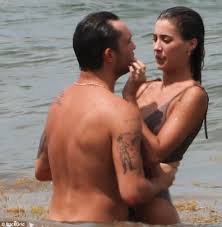 Jessica hand sculpts each piece from wax before casting in her rich 18k gold, dating back to the edwardian era, leaving each piece feeling like an old. Ed Westwick S Girlfriend Jessica Serfaty Straddles Her Beau In Mexico