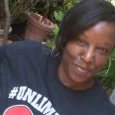 He holding that Concrete Down Five Fingers Down I done seen it All 😂😂 The  internet Won Again