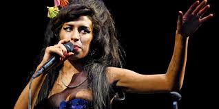 From the sylvia young 1983 amy jade winehouse is born to mitch, a taxi driver, and janis, a pharmacist in southgate. Amy Winehouse Wie Sie Wirklich War Arte Zeigt Den Film Amy