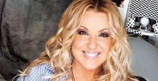 Ναταλια γερμανου μαλλια 2020 : H Natalia Germanoy Allazei Look Sta Mallia Kai Pozarei Xwris Makigiaz Fwto