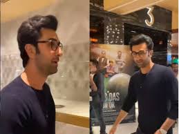 ranbir kapoor savage reply to Paparazzi as he says See You at the Wedding  watch video | Video: Ranbir Kapoor से पैपराजी ने कहा- मिलते हैं शादी में,  एक्टर ने दिया जबरदस्त