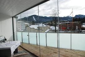 Schiebeelemente Glas Terrasse Verglasungen Und Verbauten Zum Schieben Windschutz Terrasse Schiebeelemente Design Fur Aussenkuche