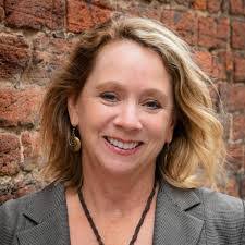 Ellen Mcguire's Instagram, Twitter & Facebook