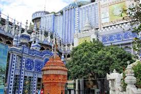 Dibangun pada 1904, bangunan cagar budaya dengan arsitektur khas belanda ini berusia lebih dari 100 tahun. Keindahan Arsitektur Wisata Populer Masjid Lawang Sewu Turen Malang