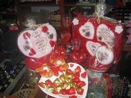 صور هدايا عيد الميلاد بنات السعودية christmas bulbs christmas ornaments holiday decor