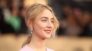 ˈsɜrʃə ˈuːnə ˈroʊnən — се́рша или сёрша у́на ро́унан; Saoirse Ronan Warum Wir Die Schauspielerin So Lieben