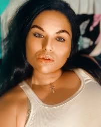 April Barrett (@pearlfancie83) • Instagram photos and videos