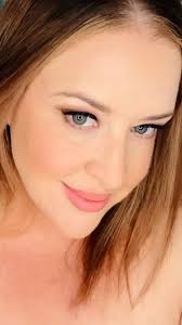 Who's watching the new season of Yellowstone? Here's an homage to the  makeup look of one of my favorite TV characters: Beth Dutton, created by  makeup artist Abigail Steele.❤️ Foundation used: Revlon