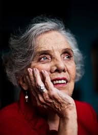 Elenísima90Años Seguimos festejando la vida de Elena Poniatowska. Te  invitamos a realizar recorrido por la vida de la escritora con fragmentos  de sus cuentos más sobresalientes y entrevistas que retratan sus más