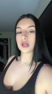 Samantha Osinski's Instagram, Twitter & Facebook