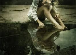 Ora ho perso quasi tutto, anche quello che vorrei più di ogni altra cosa al mondo, il resto sono fatti miei di fermarti o di cercare, adesso non ne ho voglia più non ti penso e poi mi dico, che adesso manchi solo tu ti porterei lontano da ogni cosa e poi lo rifarei, con te. Sei La Mia Follia