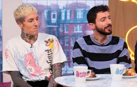 His hair looks different in several of the pictures that i've seen of him, but we'll use the one below as a basic model. Bring Me The Horizon Star Oli Sykes Opens Up About Ketamine Addiction And Painful Break Up Ahead Of New Album Amo