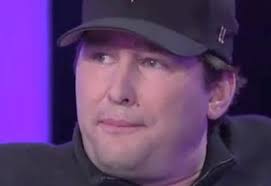 Han blir krossad av amatören Hellmuth förlorar 1,2 miljoner