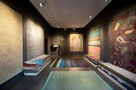 Einzigartige designs verbinden sich mit uralter tibetischer knüpftechnik zu wahren meisterwerken. Reuber Henning Teppiche Portrait Seipp News Edition 22