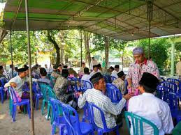 Slamet dan markam (2003:135) mengemukakan bahwa intervensi merupakan suatu metode untuk mengubah perilaku, pikiran, dan perasaan seseorang. Tipe Tipe Kelompok Sosial Atau Macam Macam Kelompok Sosial