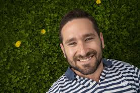 Minnesota to Pay Homeowners Who Replace Lawns with Bee-Friendly Wildflowers 