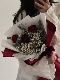 Holding Flower Poses in Selfie | TikTok