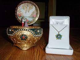 This special offer included our own custom designed necklace (our version of the one anastasia's grandmother. Pin By Veronica West On Jewelry Anastasia Music Box Music Box Disney Jewelry