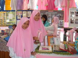 Terpaksa la mak edit kat photoshop. Pencapaian Puteri Islam Naim S Blog