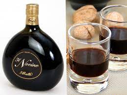 Maybe you would like to learn more about one of these? Come Si Fa Il Liquore Nocino In Casa Ricetta Del Nocino Alimentipedia It