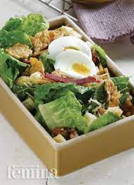 Anda dapat menggunakan saus yang sudah siap pakai yang dapat dibeli di toko, atau anda dapat membuatnya dari awal. Salad Saus Kacang