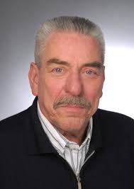 Weihnachten beim ASB auf der Wache in Niedernhausen. Rechtzeitig zu  Weihnachten konnte das neue NEF (Notarzteinsatzfahrzeug) in Betrieb  genommen werden. Außerdem erhielten wir von der Gemeinde Niedernhausen  einen Dankesbrief mit einer finanziellen