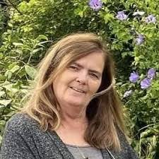 Lindsay Rawlings's Instagram, Twitter & Facebook