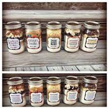 5 Diy Holiday Baked Gifts In A Jar With Free Printable Recipe Tags Mahlzeiten Im Einmachglas Kulinarische Geschenke Weihnachtsrezepte