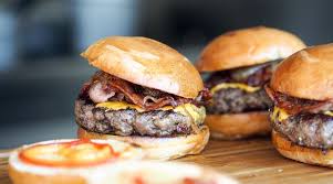 « en l'espace de 20 ans, soit de 1977 à 1997, la consommation de boissons gazeuses a augmenté de plus de 100 % chez les enfants et les adolescents. Les Jeunes Youtubeurs Exposent Aussi Vos Enfants A La Malbouffe Alerte Une Etude Bio A La Une