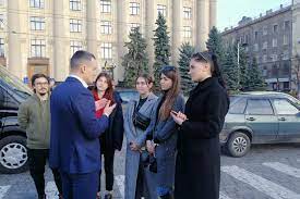 Читайте последние новости харькова и харьковской области в репортажах от портала город х, фото, видео, репортажи онлайн. V Harkov Pribyli Ukraincy Iz Novyh Sanzhar Foto Harkovskie Novosti Status Quo