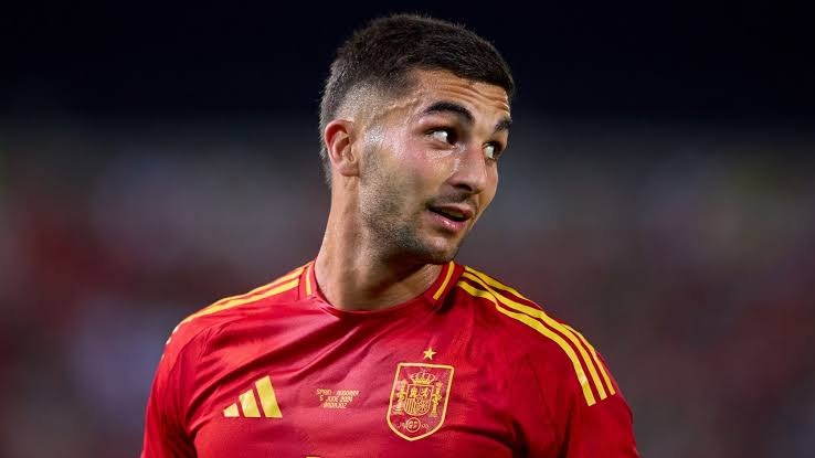 Acoso de hinchas del Barça contra Ferran Torres por celebrar el Día de la  Hispanidad