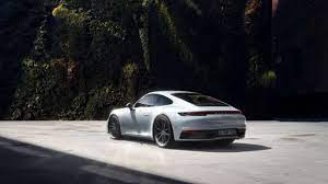 There's a gulf between the 2020 porsche 911 carrera and it's more powerful s counterpart. Der Neue Porsche 911 Carrera 4 Als Coupe Und Cabriolet
