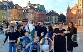 Maybe you would like to learn more about one of these? Klaudia Jachira On Twitter Przyjechala Do Biura Czeczenka Maina Z 7 Dzieci Ktorej Pomagam Bo Odmowiono Im Ochrony Miedzynarodowej Za Nimi Ciezkie Chwile Porwanie Ojca Smierc Brata Mimo Tego To Pogodna Ekipa Zwiedzamy