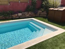Le prix d'une piscine coque varie de 5 500€ à 10 000€ pour un modèle polyester hors installation, et de 6 900€ à 12 700€ pour un bassin acrylique. Piscine Coque Polyester Modele Celestine 7 Alliances Piscines