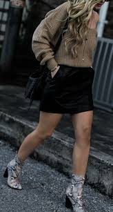 Black And White Snakeskin Booties Den Beste 50 Streetstylen Fashion Streetstylen Moteklaer Klaer Stiler