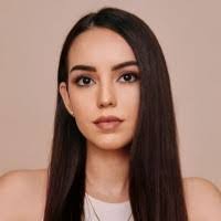 Miriam Baeza's Instagram, Twitter & Facebook