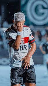 O ombré loiro já foi eleito pelas mulheres como o mais lindo, sabia? Arrascaeta Flamengo Em 2021 Arrascaeta Crf Flamengo Fundo Flamengo
