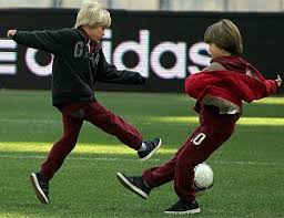 Напомним, андрей шевченко женат на американской фотомодели кирстен пазик. Deti Futbolista Andreya Shevchenko Ne Uchat Ukrainskij Yazyk I Ne Hotyat Razgovarivat Na Russkom 17 Aprelya 2012 Sport Novosti Dnya 17 04 12 C Ria Novyj Den